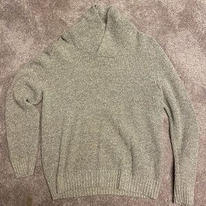 American Eagle Men’s Cream Color Sweater